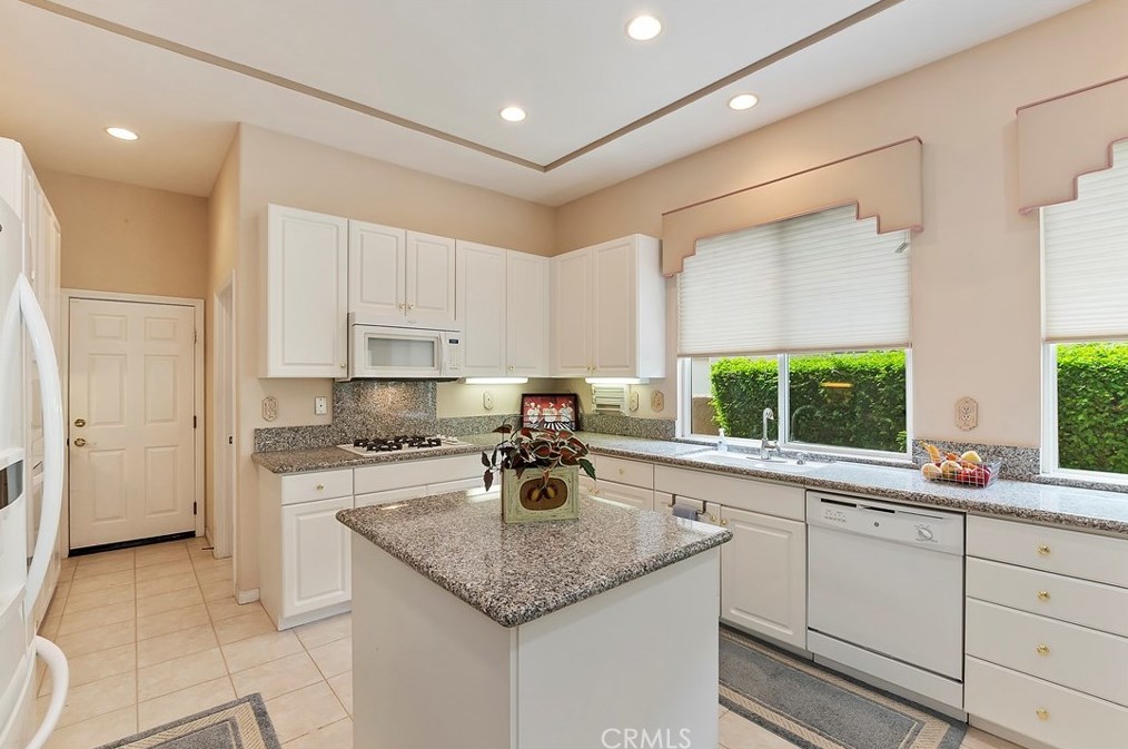 1391 Sea Pines Dr, Banning CA  92220-7103 exterior