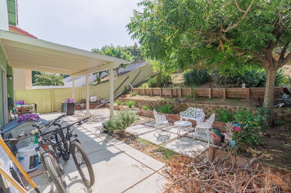 15481 Tobarra Rd, Fontana CA  92337-9059 exterior