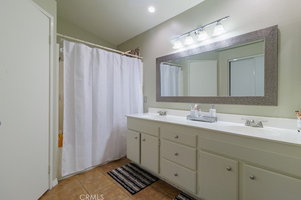 15481 Tobarra Rd, Fontana CA  92337-9059 exterior