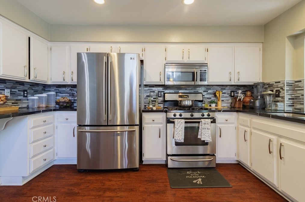 15481 Tobarra Rd, Fontana CA  92337-9059 exterior