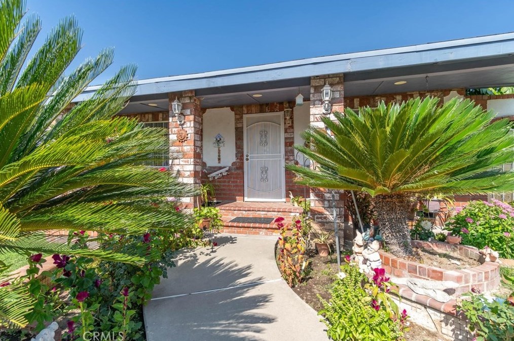 915 Orange Grv Ave, Colton CA  92324-2638 exterior