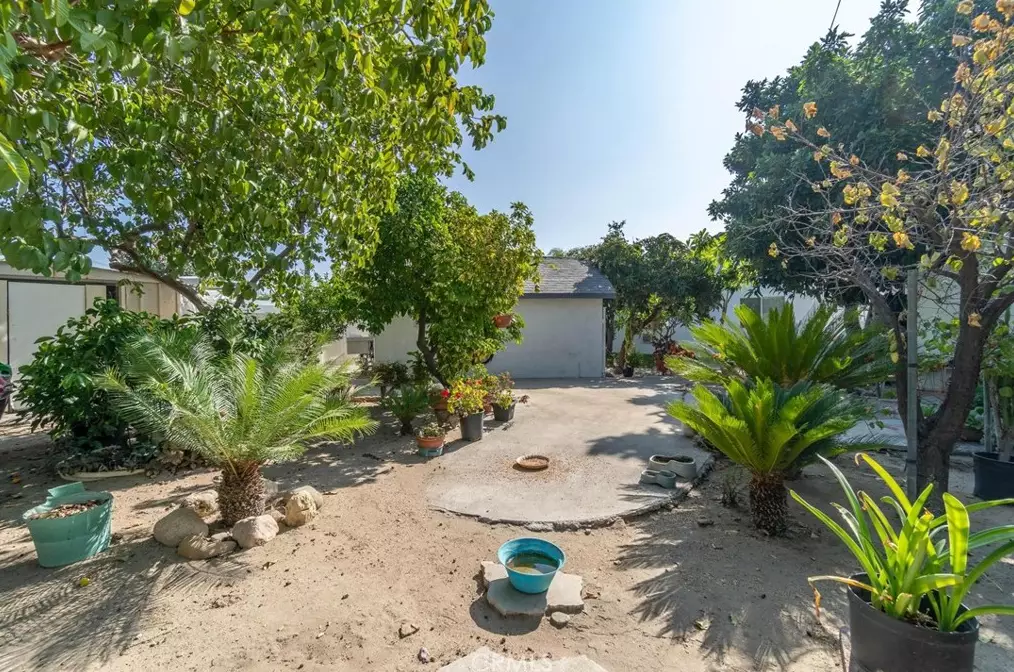 915 Orange Grv Ave, Colton CA  92324-2638 exterior