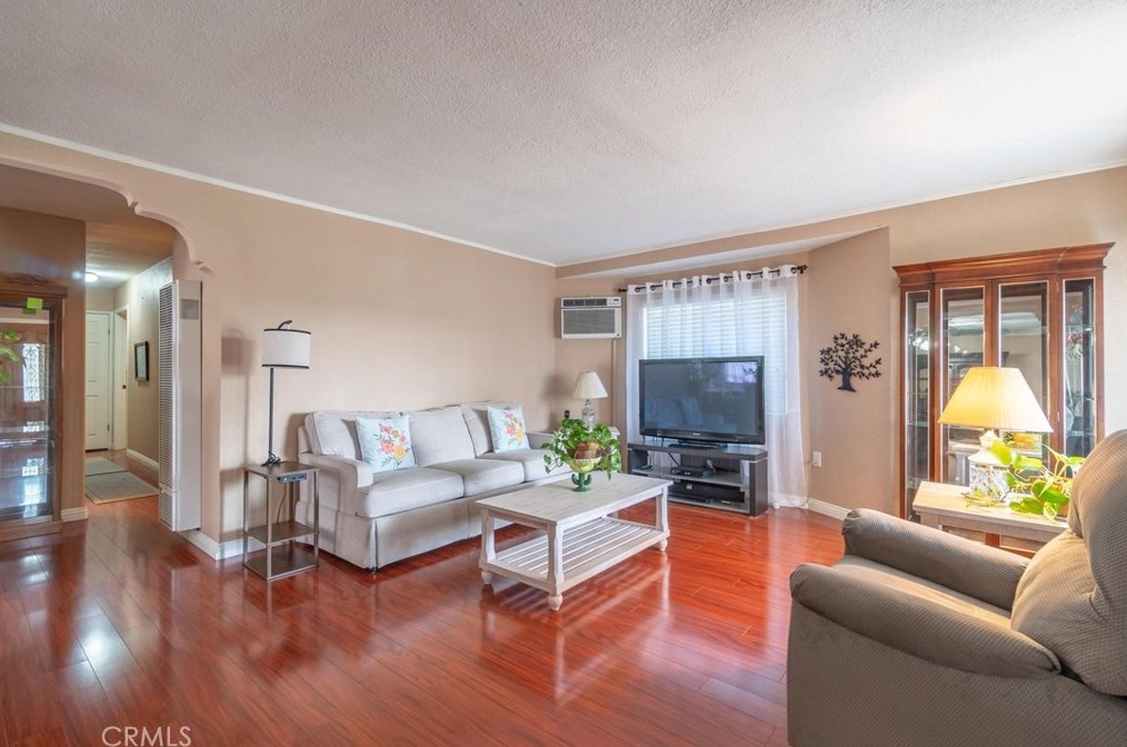 915 Orange Grv Ave, Colton CA  92324-2638 exterior