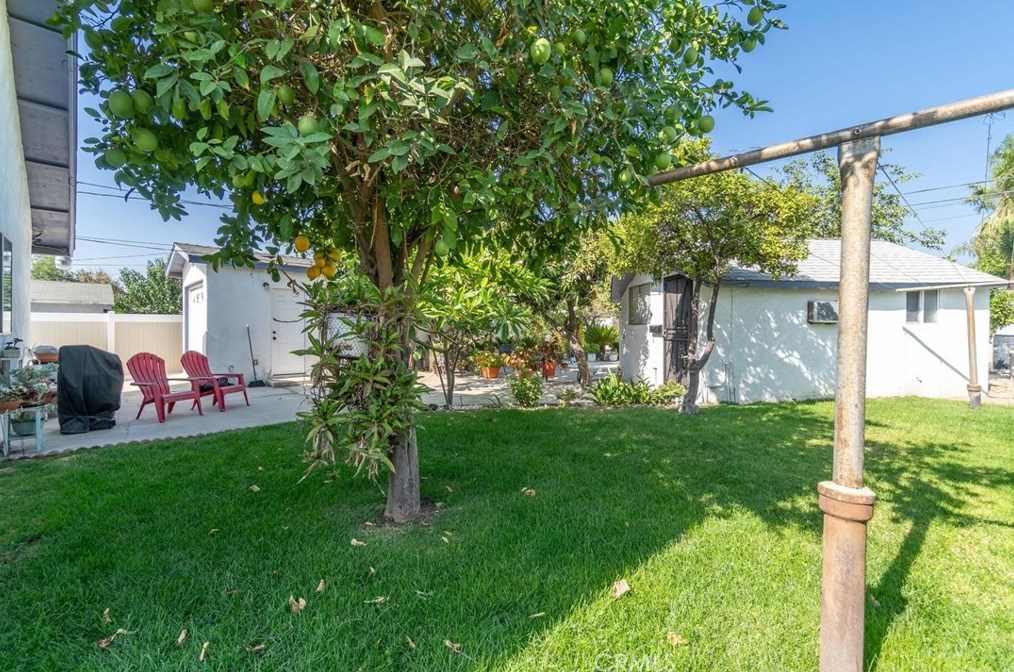 915 Orange Grv Ave, Colton CA  92324-2638 exterior