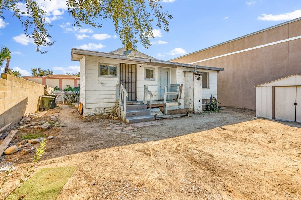 217 Stuart Ave, Redlands CA  92374-3367 exterior