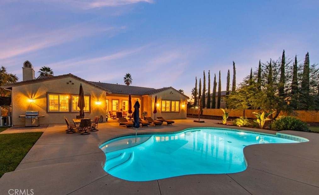 1739 6th Ave, Redlands CA  92374-6475 exterior