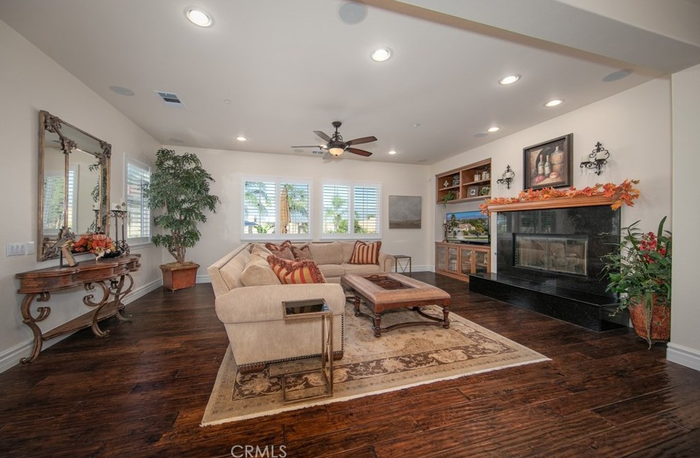 1739 6th Ave, Redlands CA  92374-6475 exterior