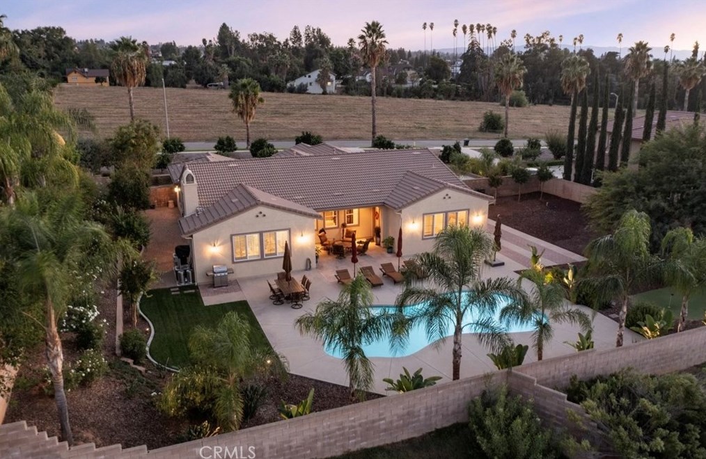 1739 6th Ave, Redlands CA  92374-6475 exterior