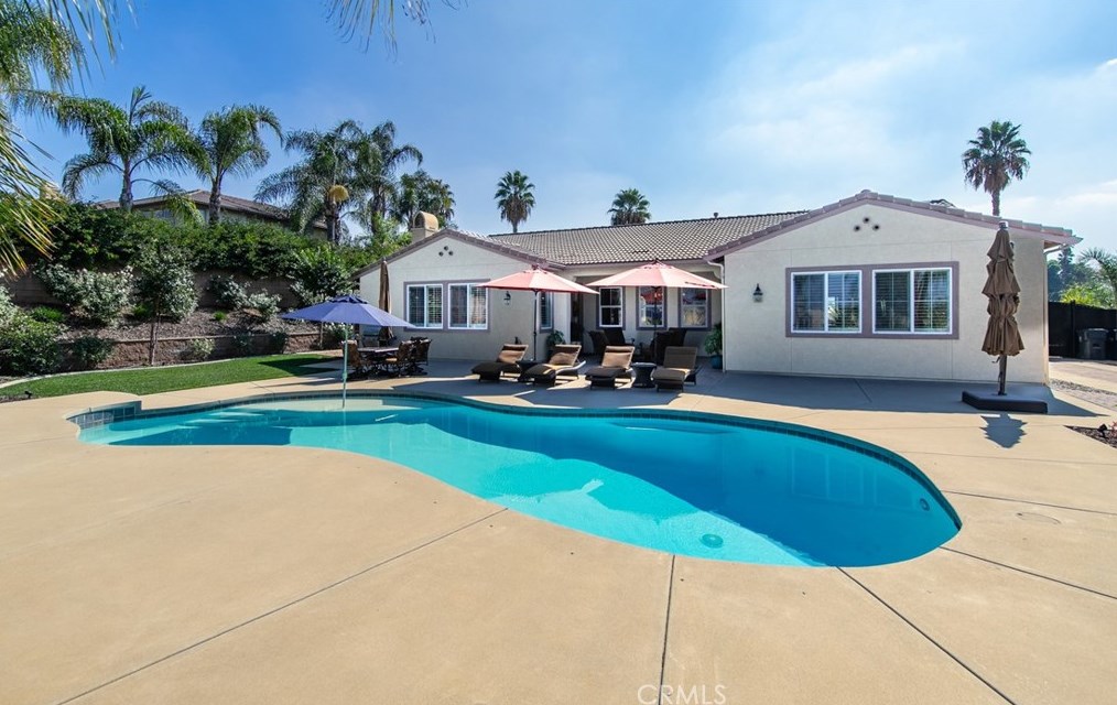 1739 6th Ave, Redlands CA  92374-6475 exterior