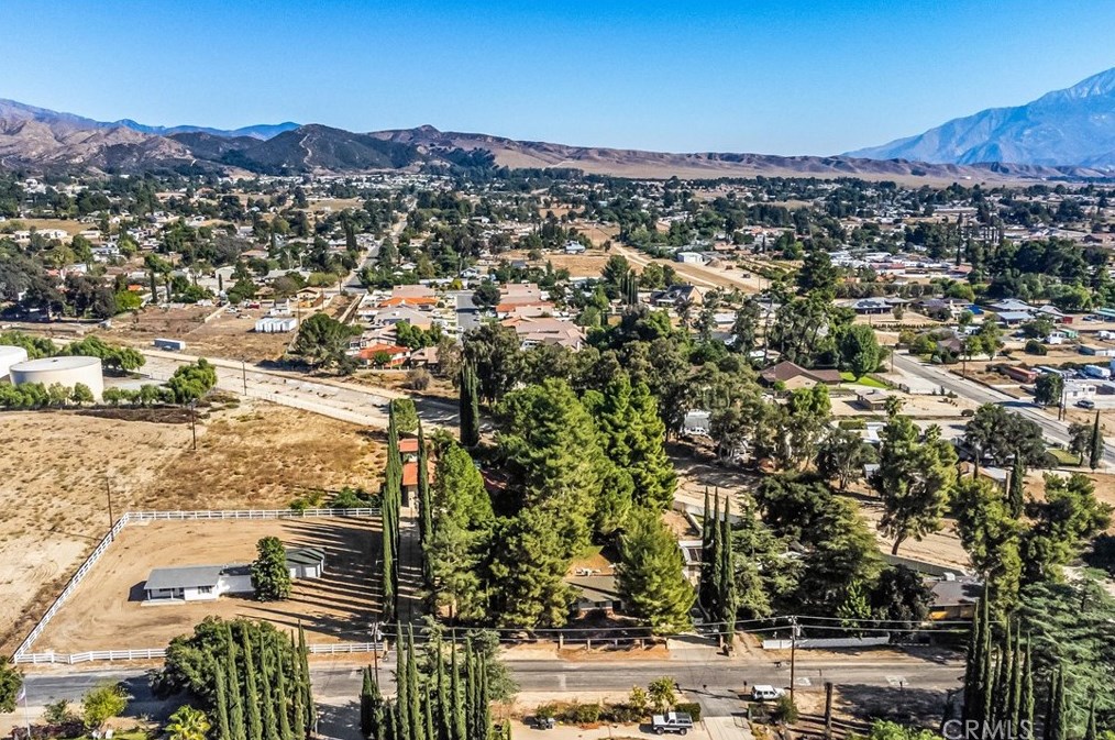 10410 Live Oak Ave, Beaumont CA  92223-4414 exterior