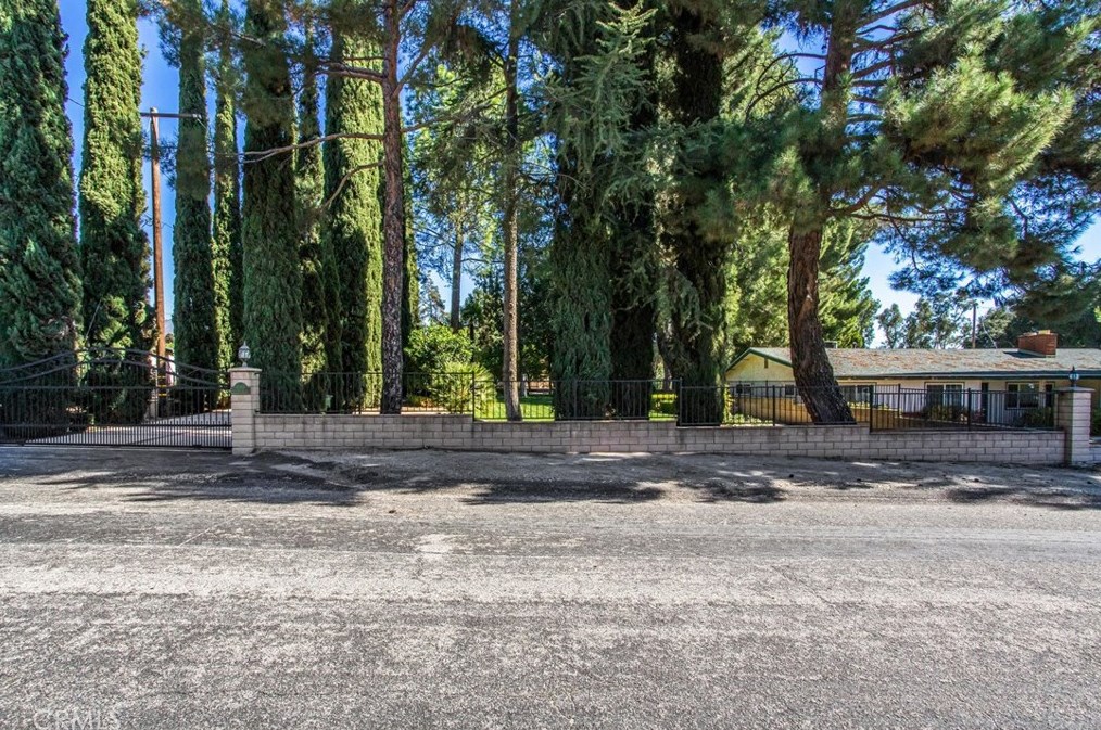 10410 Live Oak Ave, Beaumont CA  92223-4414 exterior