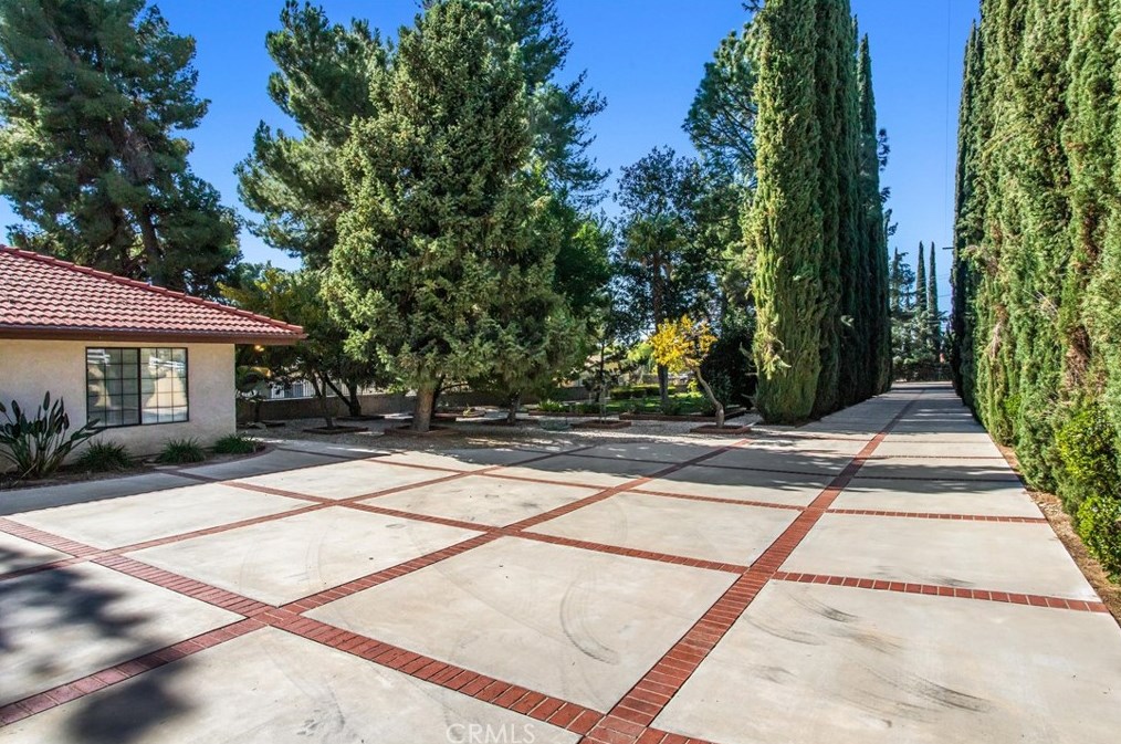 10410 Live Oak Ave, Beaumont CA  92223-4414 exterior