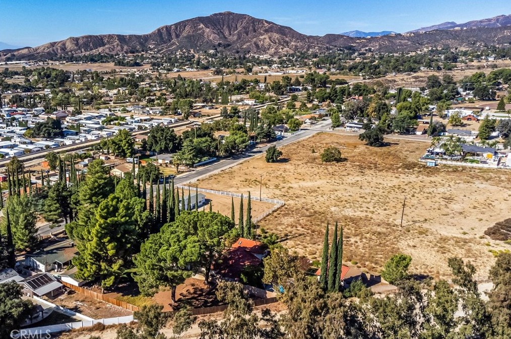 10410 Live Oak Ave, Beaumont CA  92223-4414 exterior