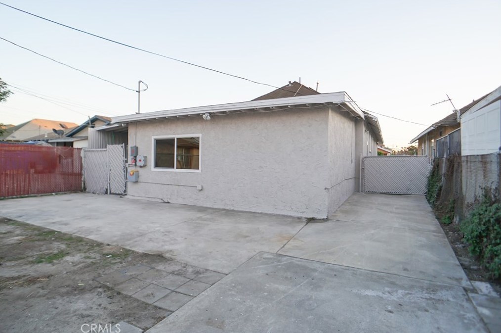 235 60 St, Los Angeles CA  90001-1120 exterior