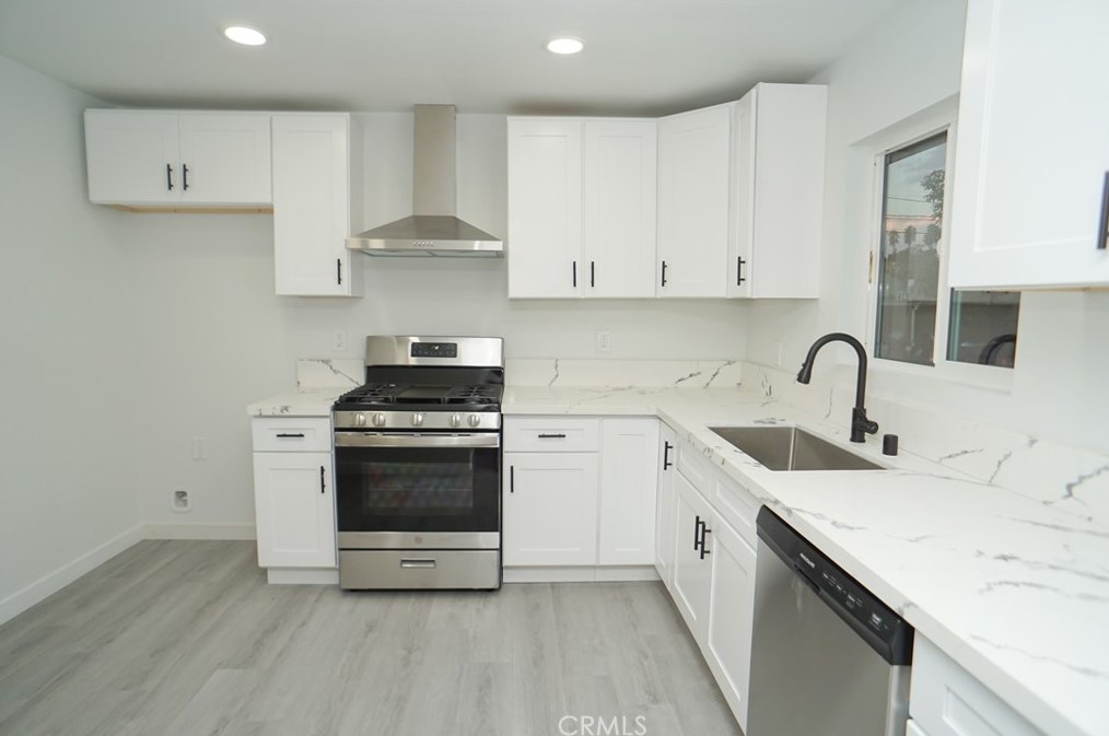 235 60 St, Los Angeles CA  90001-1120 exterior