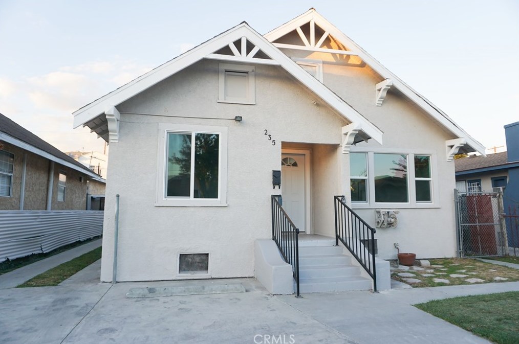 235 60th St, Los Angeles CA  90003-1208 exterior