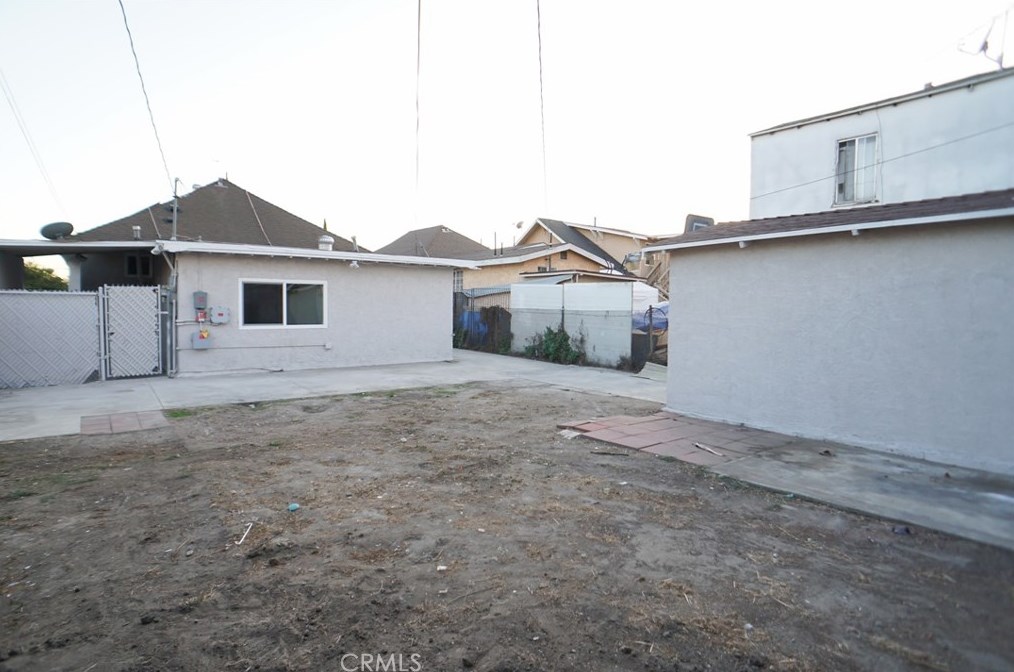 235 60 St, Los Angeles CA  90001-1120 exterior