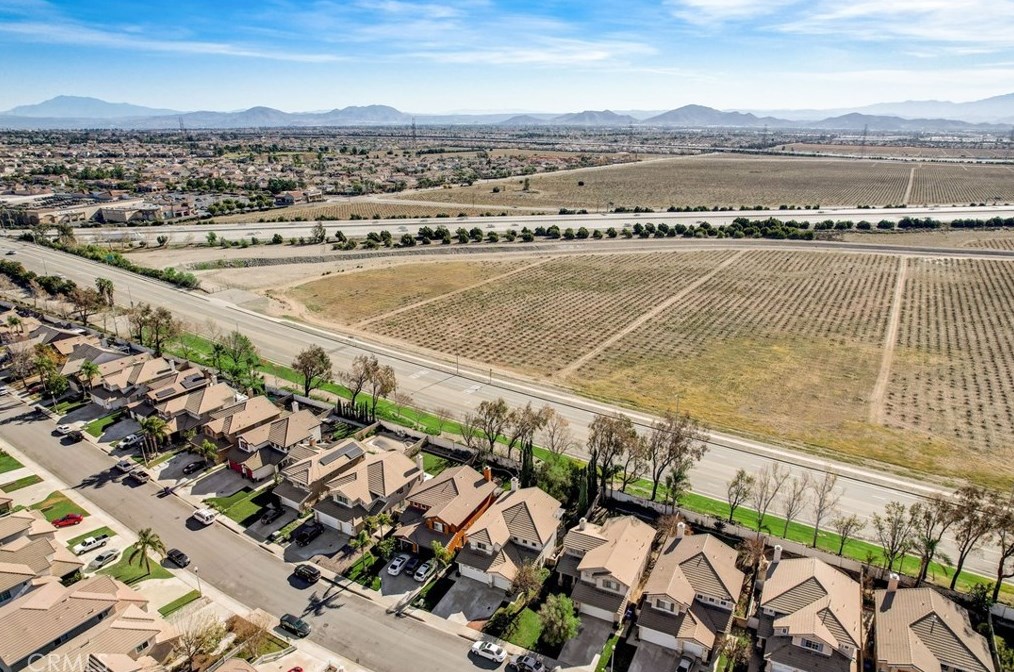 14735 Saddlepeak Dr, Fontana CA  92336-0197 exterior