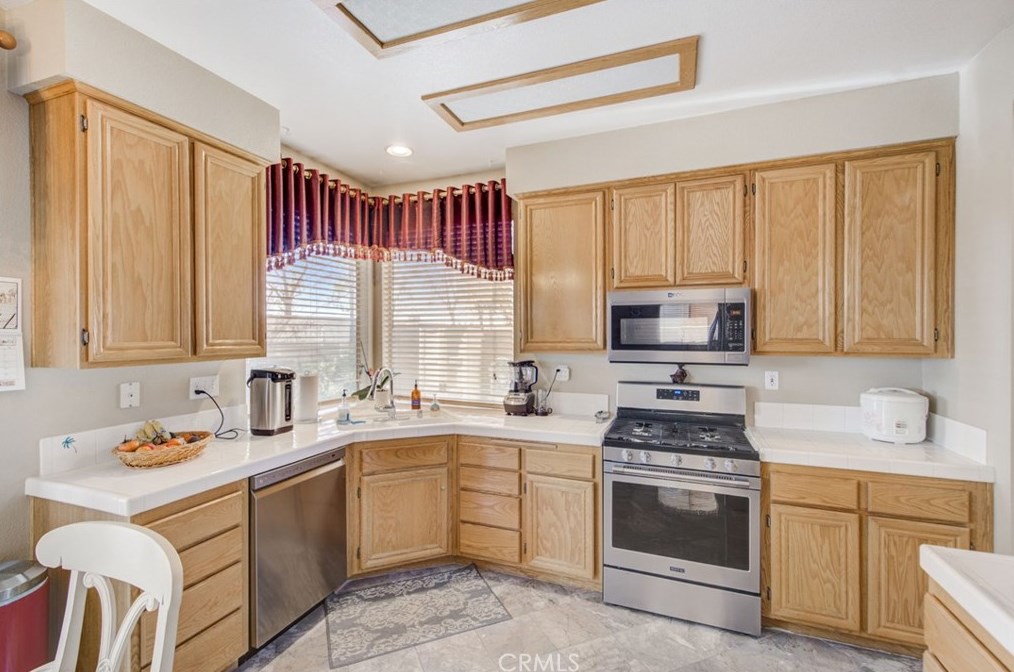 14735 Saddlepeak Dr, Fontana CA  92336-0197 exterior