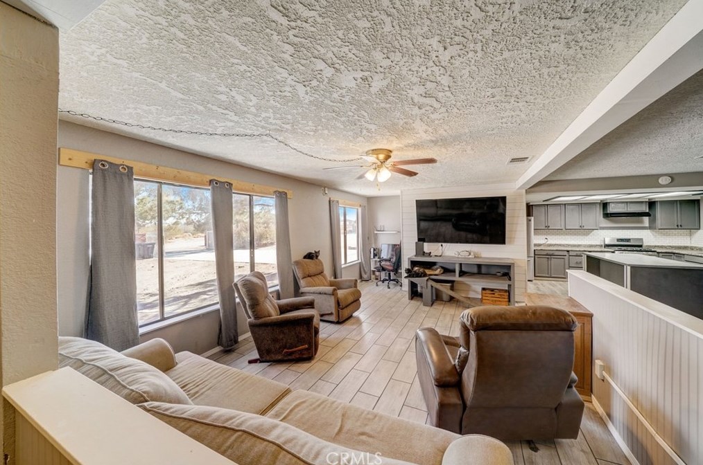 13928 Valle Vista Rd, Phelan CA  92371 exterior