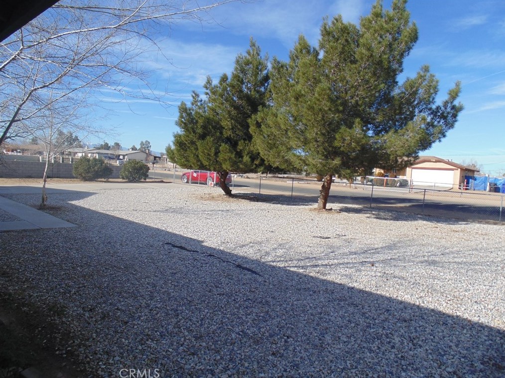 13017 Algonquin Rd, Apple Valley CA  92308-6475 exterior
