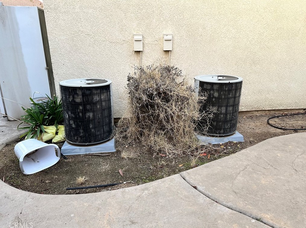 852 Camino Del Sol, Riverside CA  92508-6098 exterior