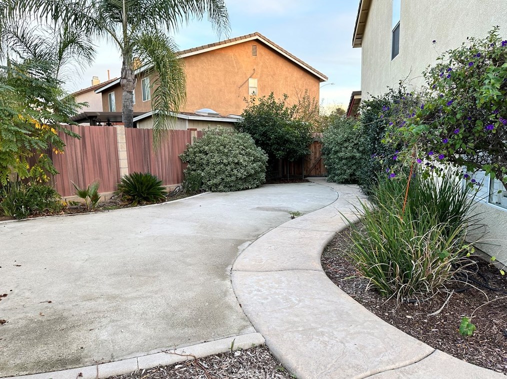 852 Camino Del Sol, Riverside CA  92508-6098 exterior