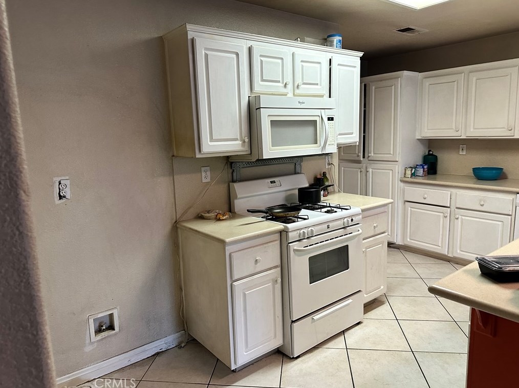 852 Camino Del Sol, Riverside CA  92508-6098 exterior