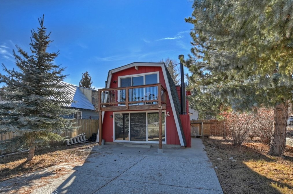 929 Fairway Blvd, Big Bear City CA  92314 exterior