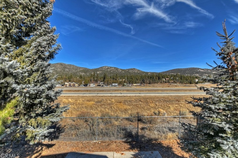 929 Fairway Blvd, Big Bear City CA  92314 exterior