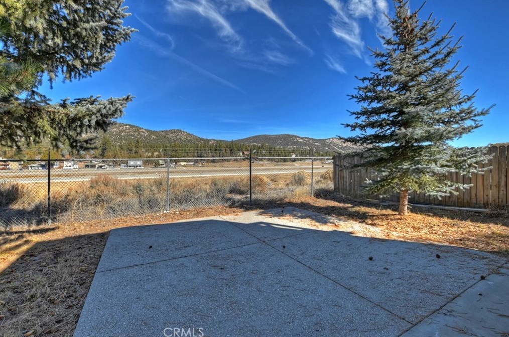 929 Fairway Blvd, Big Bear City CA  92314 exterior