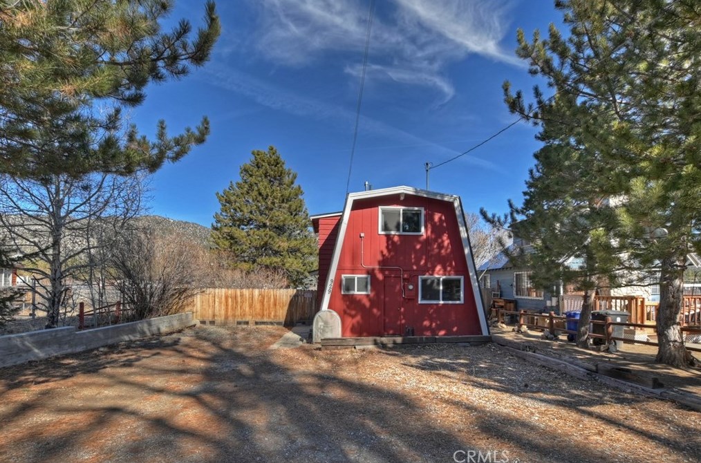 929 Fairway Blvd, Big Bear City CA  92314 exterior