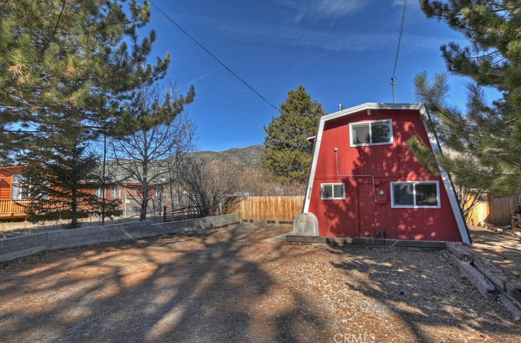 929 Fairway Blvd, Big Bear City CA  92314 exterior