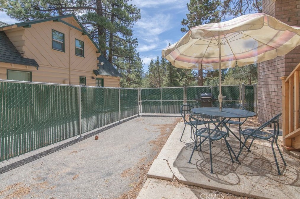 355 Cinderella Dr, Big Bear City CA  92314-9798 exterior