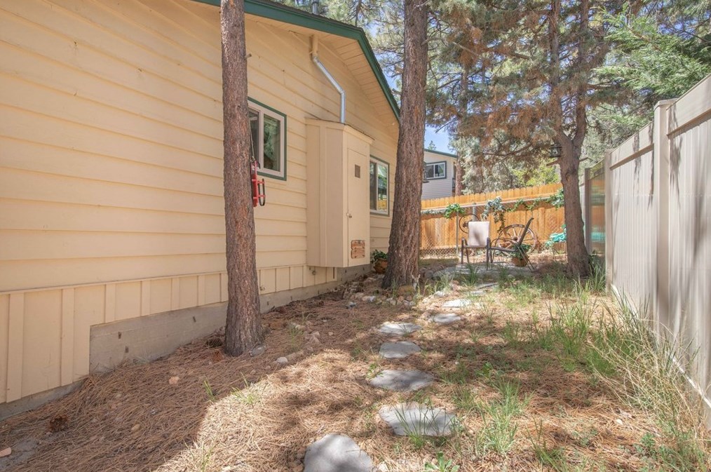 355 Cinderella Dr, Big Bear City CA  92314-9798 exterior