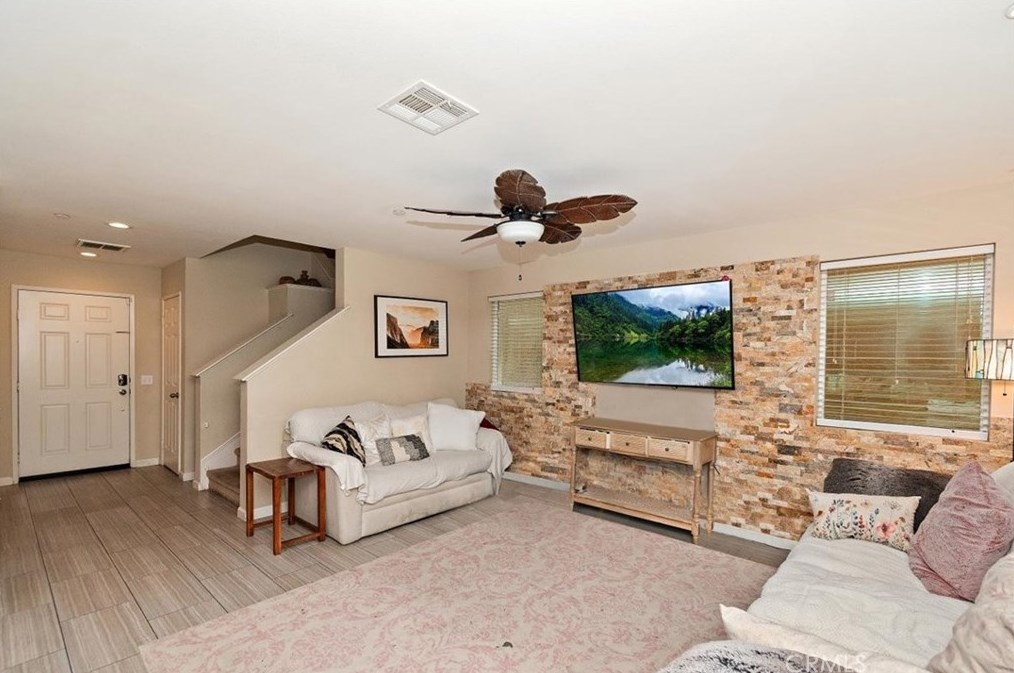 1418 Silverberry Ln, Beaumont CA  92223-1436 exterior