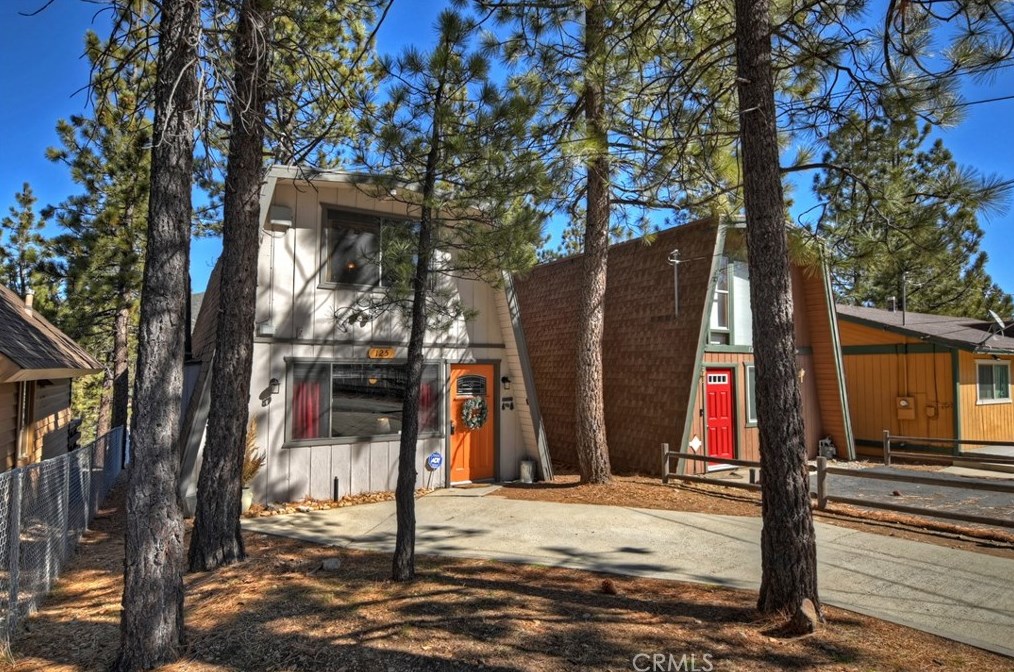 125 Mojave Blvd, Big Bear City CA  92314-9451 exterior