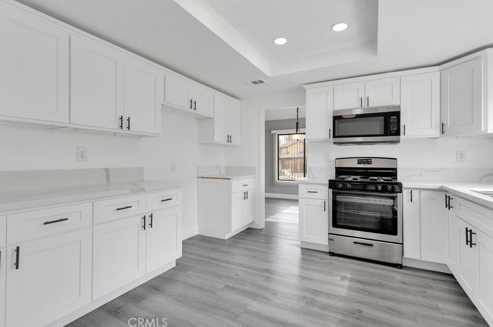 13531 Mica Ave, Victorville CA  92392-8825 exterior