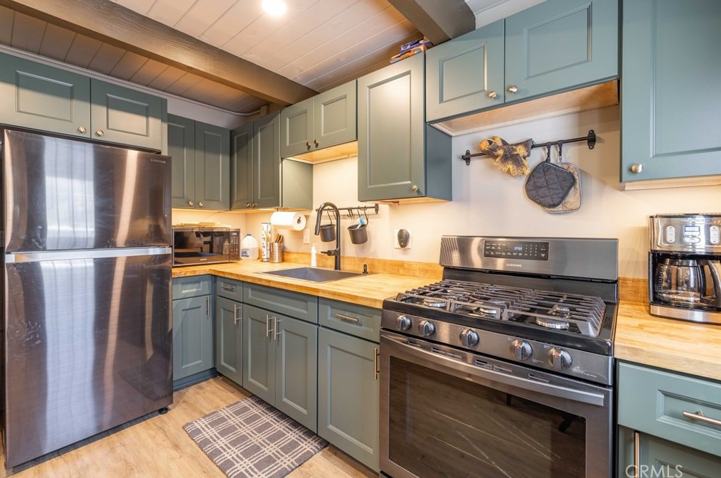 47125 Skyview Dr, Big Bear City CA  92314-9035 exterior