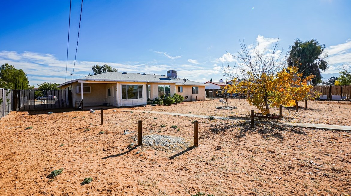 11810 Jamacha Rd, Apple Valley CA  92308-7607 exterior