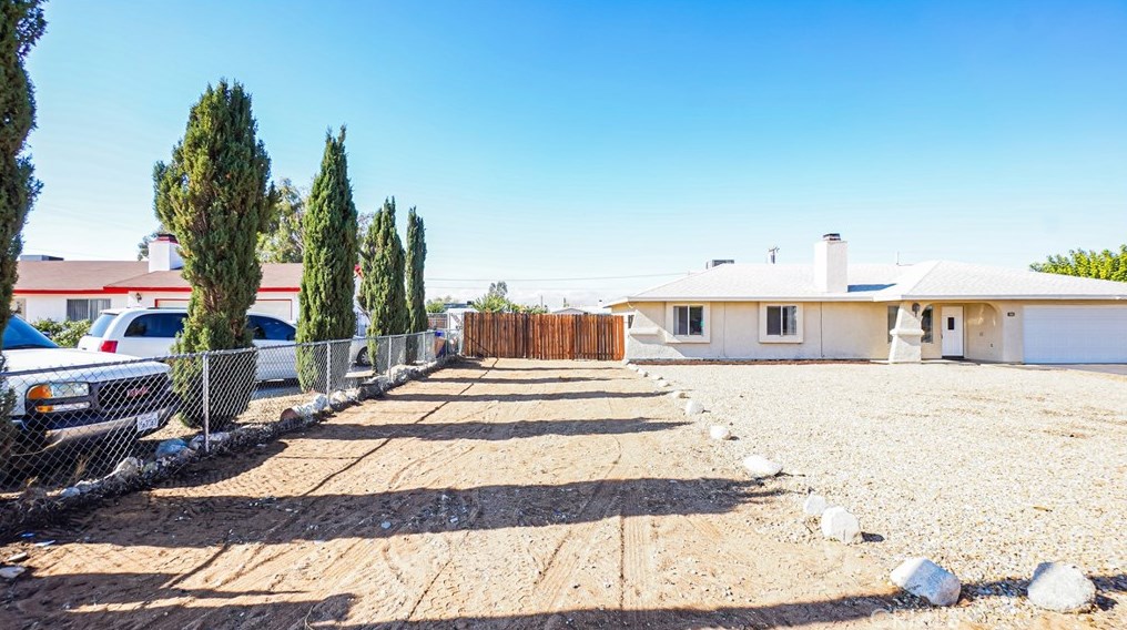 11810 Jamacha Rd, Apple Valley CA  92308-7607 exterior