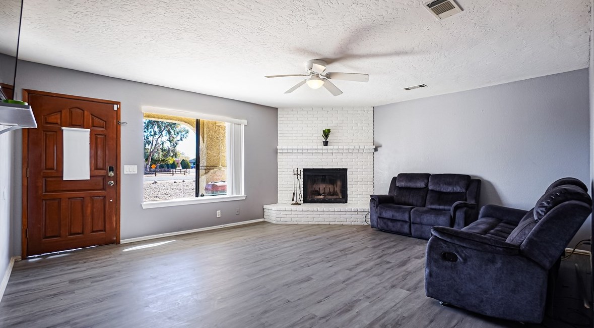11810 Jamacha Rd, Apple Valley CA  92308-7607 exterior