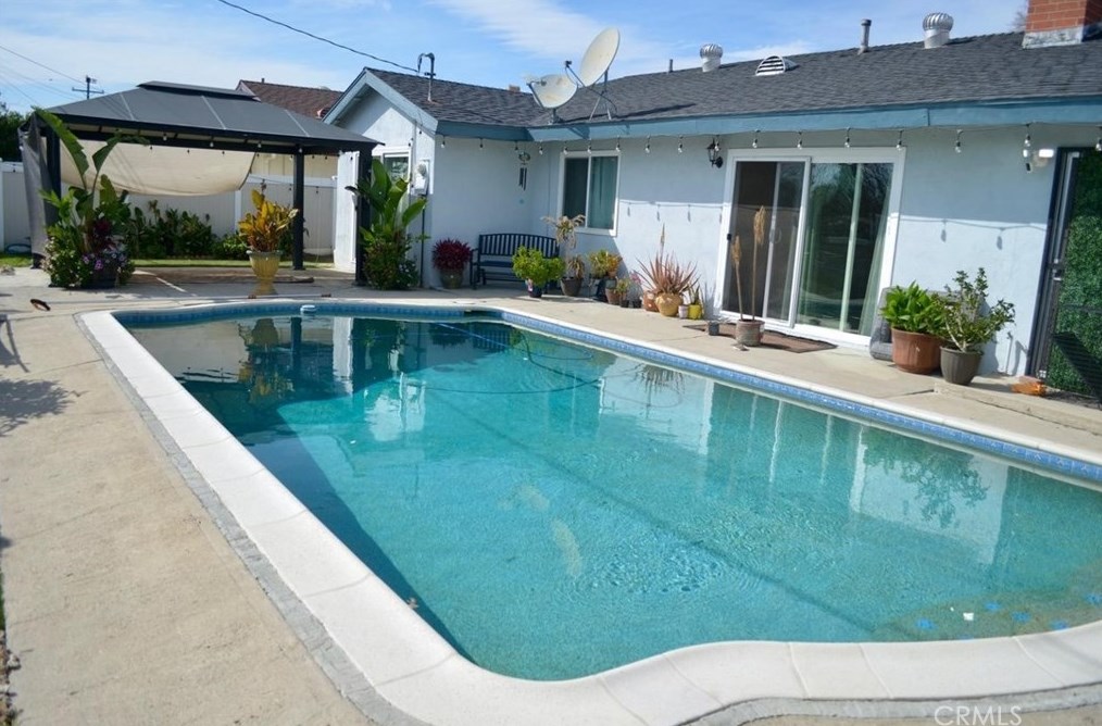 25835 Fisher St, San Bernardino CA  92404-6123 exterior