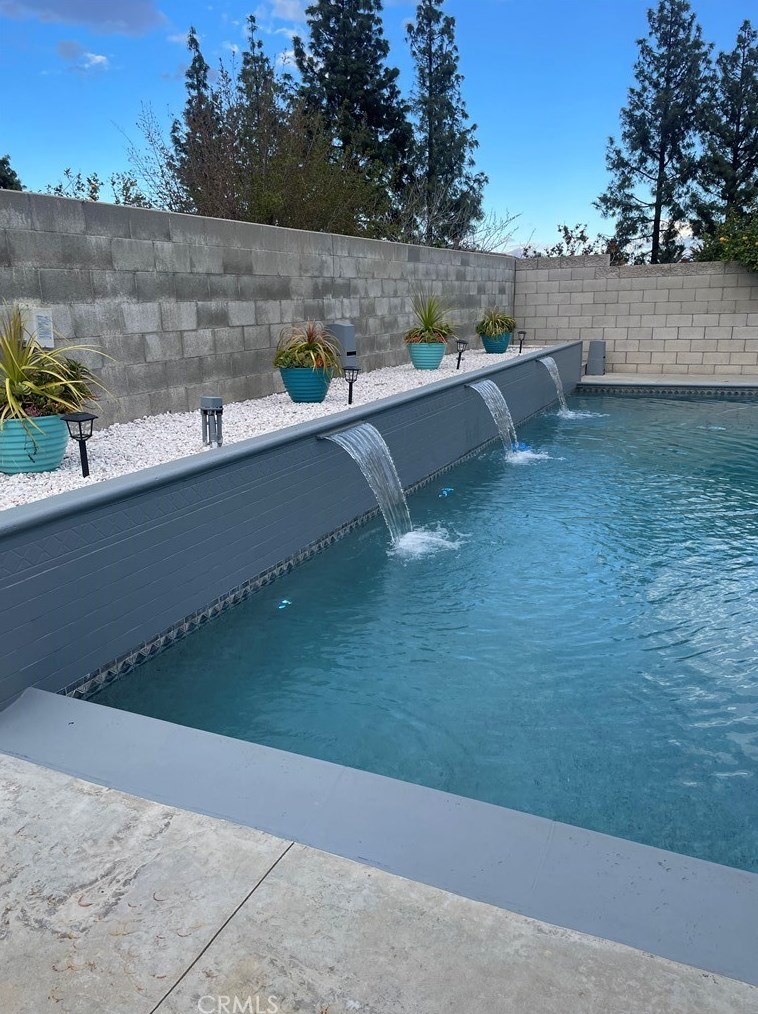 7355 Laurel Ave, Fontana CA  92336-2313 exterior