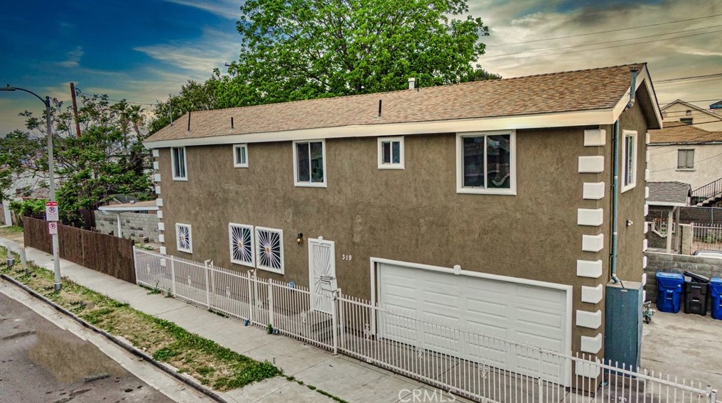 319 111th St, Los Angeles CA  90061-3003 exterior