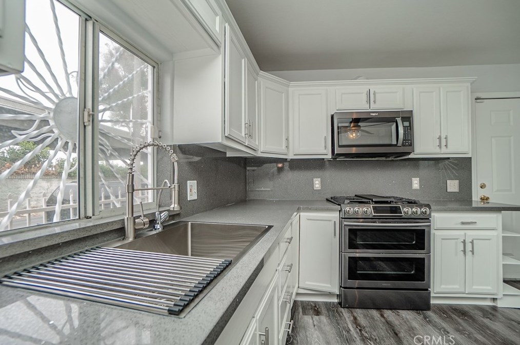 319 111th St, Los Angeles CA  90061-3003 exterior