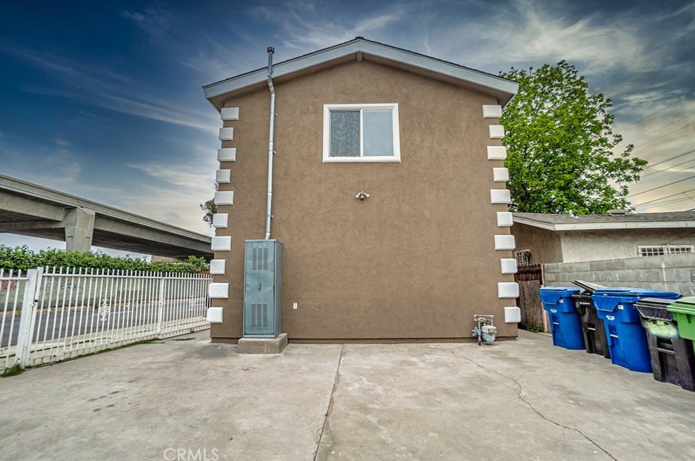 319 111th St, Los Angeles CA  90061-3003 exterior