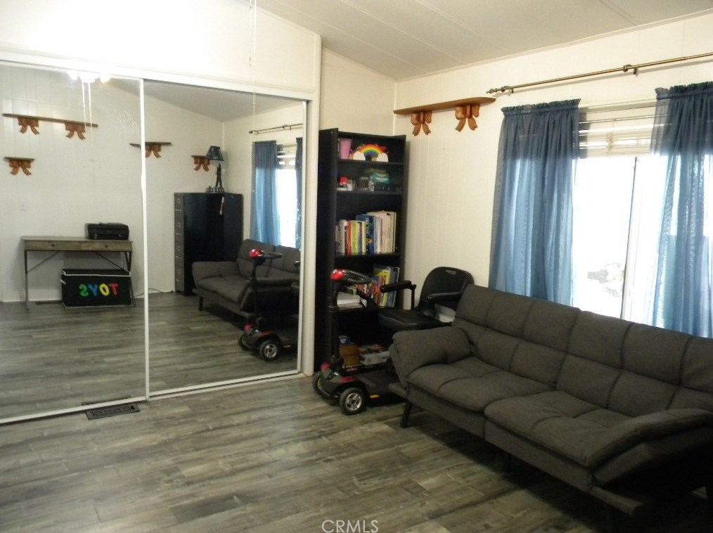 1404 Medallion St, Redlands CA  92374-2665 exterior