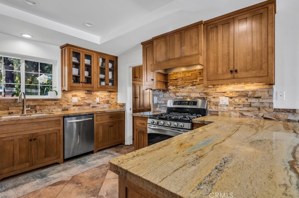 821 Balboa Ct, Redlands CA  92373-6903 exterior