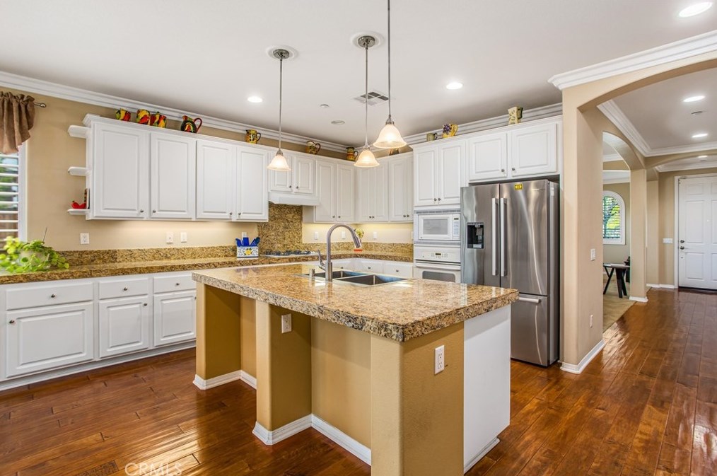 1536 Rose Arbor Ct, Redlands CA  92374-4737 exterior